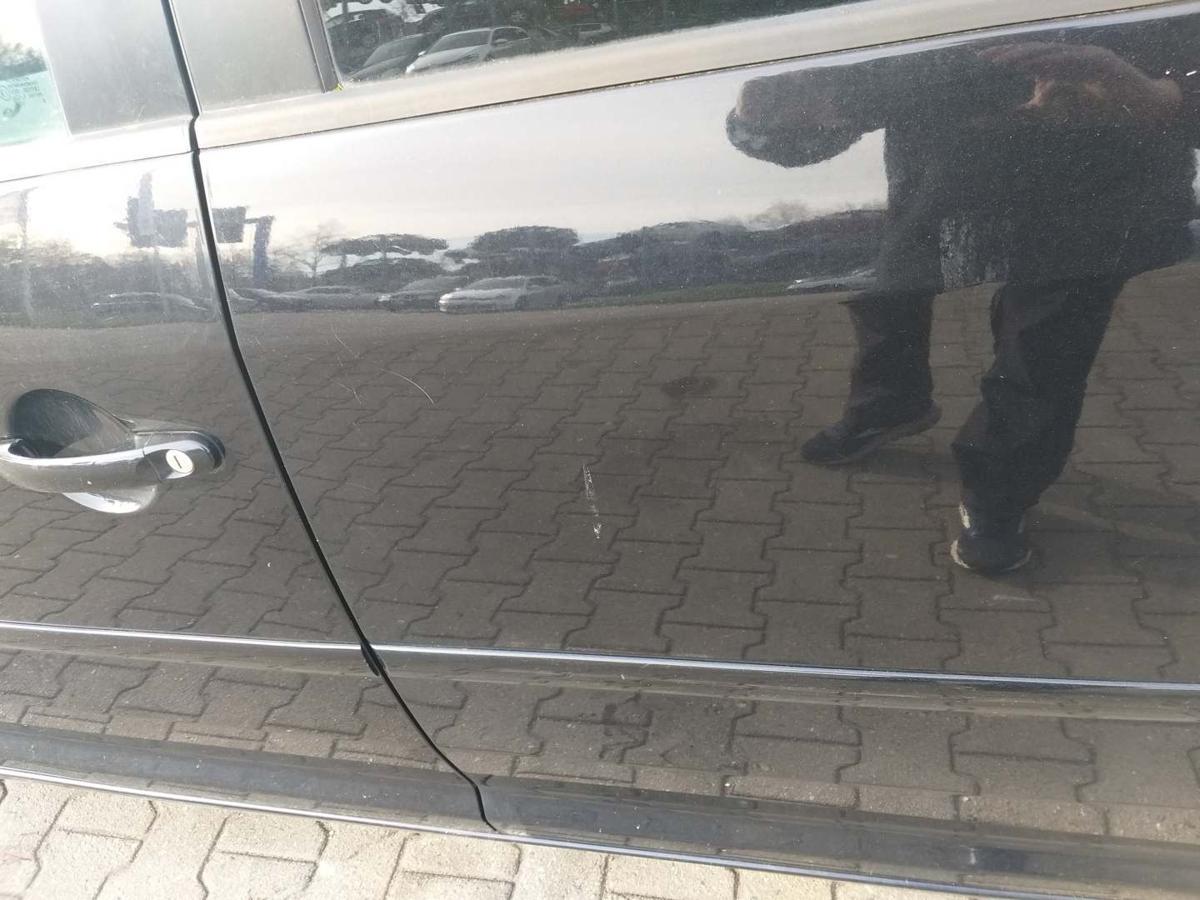 VW Touran 1T original T&uuml;r hinten links LC9X Deepblack Rohbau Bj.2008